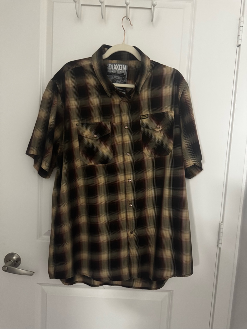 DIXXON Short Sleeve Plaid Button-Up Shirt in Black and Brown